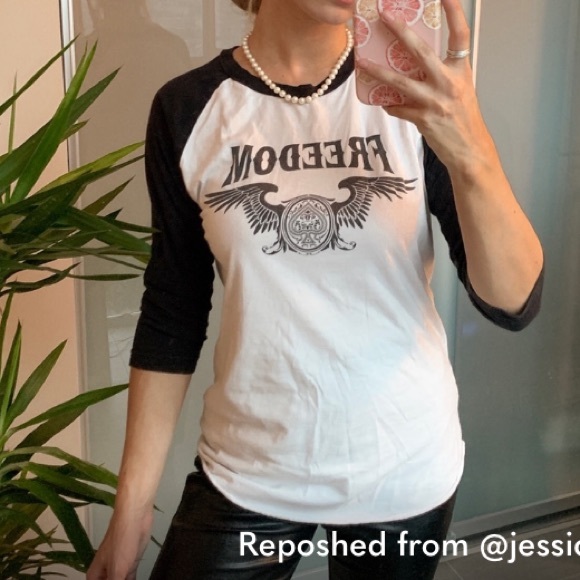 ARITZIA TNA graphic tee - Picture 2 of 3